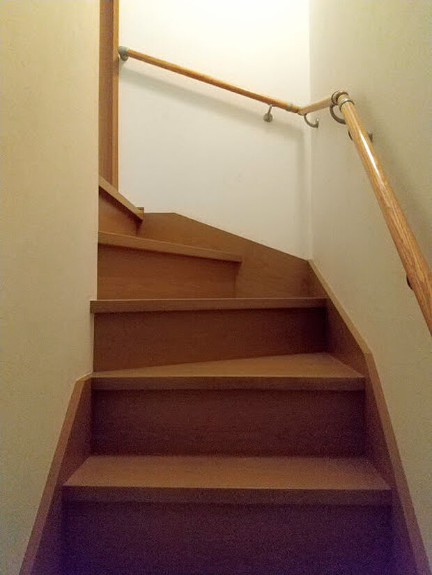 3階へ続く階段です。