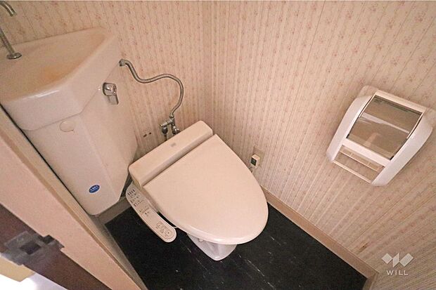 トイレ。水回りが一つに集約された便利な間取りです。［2022年11月24日撮影］