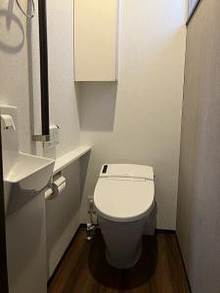 1階トイレです。手洗い場付！