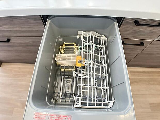 食器洗いの負担を軽減してくれる食器洗浄機付きです♪