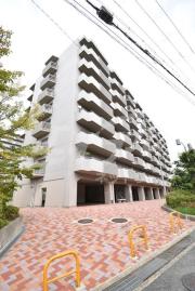 阪急千里線山田駅までバス約16分 徒歩3分
