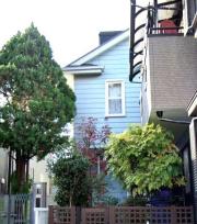 ＪＲ総武線（各駅停車）三鷹駅までバス約8分 徒歩3分