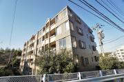 小田急小田原線向ヶ丘遊園駅までバス約19分 徒歩8分