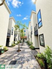Annabelle Court
