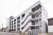 あおなみ線荒子川公園駅まで徒歩20分