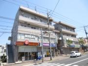 AKビル