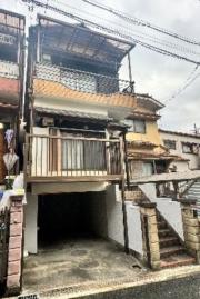 枚方市津田東町1-21-1 3階建