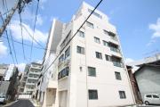 Y′s BLDG