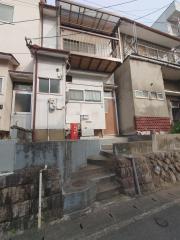 衣笠荒見町貸家