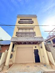 五番丁ガレージ付き戸建て