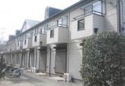 ＪＲ中央線八王子駅までバス約25分 徒歩1分