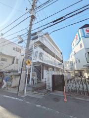 レオパレスチェリー