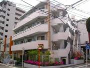 東京メトロ千代田線代々木公園駅まで徒歩10分
