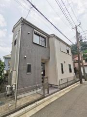 ファミール・ウエスト