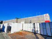 近鉄難波・奈良線学園前駅までバス約8分 徒歩9分
