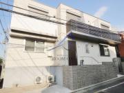 Y′s court
