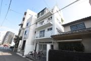 広島電鉄宇品線広電本社前駅まで徒歩4分