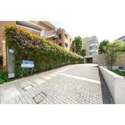 東京メトロ千代田線明治神宮前駅まで徒歩12分