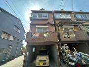 寝屋川市点野1丁目10-13 3階建