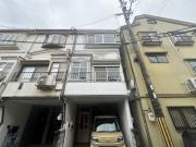 寝屋川市高柳2-39-1 3階建