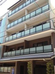 地下鉄東西線京都市役所前駅まで徒歩8分