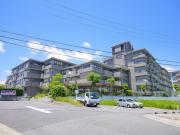 近鉄難波・奈良線学園前駅までバス約7分 徒歩3分