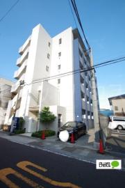 ＪＲ根岸線石川町駅までバス約17分 徒歩1分