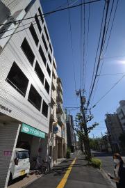 広島電鉄宇品線日赤病院前駅まで徒歩9分