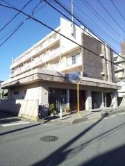 東武伊勢崎・大師線獨協大学前駅まで徒歩8分