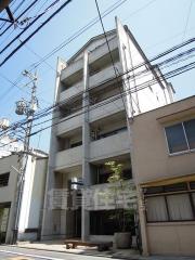 EMs COURT