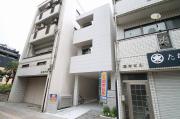 広島電鉄宇品線日赤病院前駅まで徒歩1分