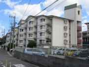 阪急千里線南千里駅までバス約10分 徒歩1分