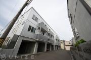 地下鉄南北線平岸駅までバス約10分 徒歩5分