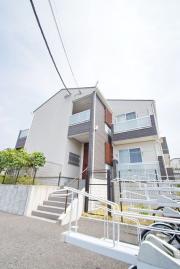 小田急小田原線百合ヶ丘駅まで徒歩16分