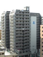 地下鉄七隈線渡辺通駅までバス約10分 徒歩6分