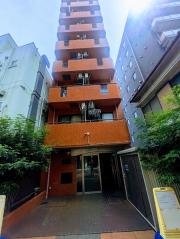 京急本線京急東神奈川駅まで徒歩4分