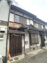 東山二条貸家 西側