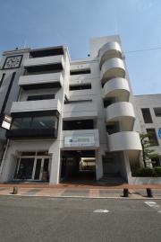 広島電鉄皆実線南区役所前駅まで徒歩13分