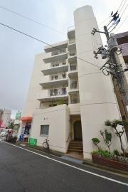 広島電鉄宇品線広電本社前駅まで徒歩2分