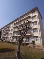 公社清和台住宅団地22号棟