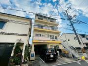 広島電鉄宇品線広電本社前駅まで徒歩4分
