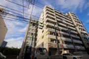 広島電鉄皆実線比治山橋駅まで徒歩6分