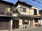 御所西エリア 新旧の町家が建ち並ぶ風情ある通りの庭付き戸建