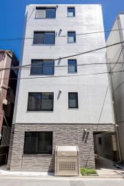VARIE AKIBA Due