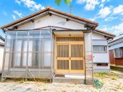 夕焼けを眺める島見町の平屋