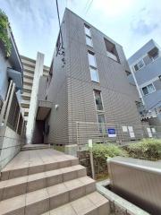 CREST COURT