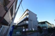 東武伊勢崎・大師線獨協大学前駅まで徒歩4分
