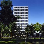 Brillia Tower 近代美術館前