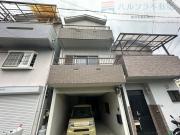 寝屋川市高倉1-2-20 3階建
