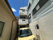 寝屋川市大利町37-25 3階建